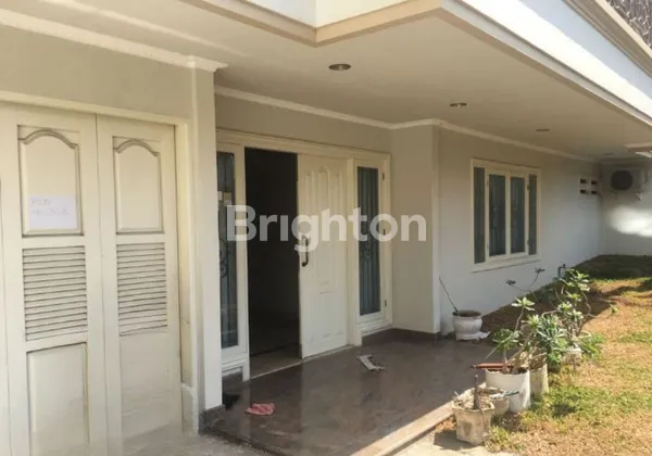 image DHARMAHUSADA INDAH DUA LANTAI MEWAH SEMI FURNISHED BISA NEGO (2)