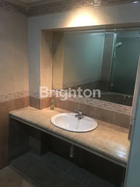 image DHARMAHUSADA INDAH DUA LANTAI MEWAH SEMI FURNISHED BISA NEGO (6)