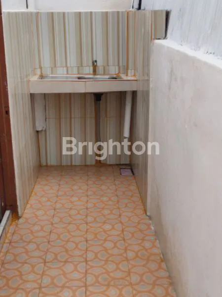 image RUMAH 1 1/2 LANTAI PUSAT KOTA SIAP HUNI  AREA 15 ILIR DEMPO (4)