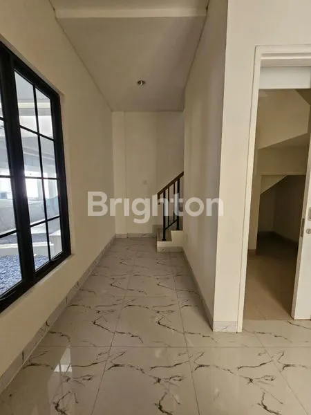image RUMAH BARU 3 LANTAI DOUBLE DECKER SIAP HUNI CLUSTER MARGONITE LAVON 2 CIKUPA TANGERANG (3)