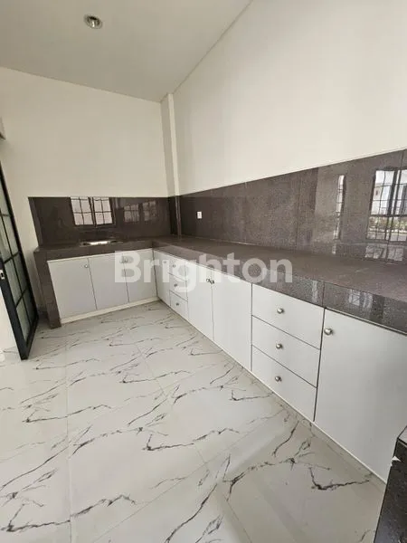 image RUMAH BARU 3 LANTAI DOUBLE DECKER SIAP HUNI CLUSTER MARGONITE LAVON 2 CIKUPA TANGERANG (6)