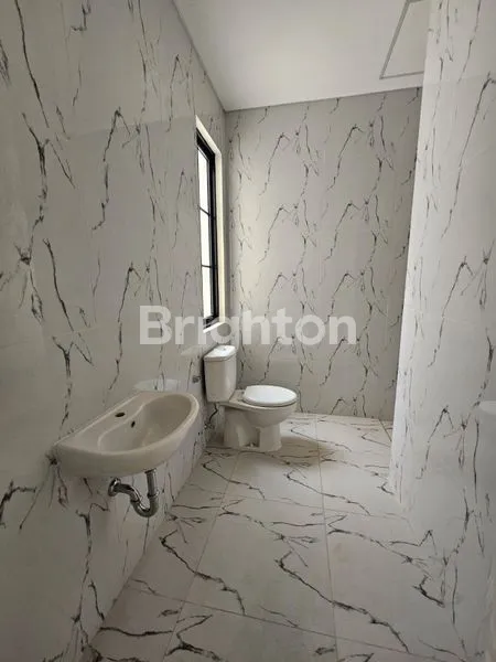 image RUMAH BARU 3 LANTAI DOUBLE DECKER SIAP HUNI CLUSTER MARGONITE LAVON 2 CIKUPA TANGERANG (7)