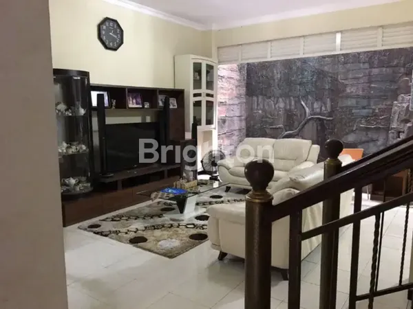 image CLUSTER ROYAL PARK MINIMALIS 2 LT RUMAH SIAP HUNI DEKAT KAMPUS PETRA  (2)