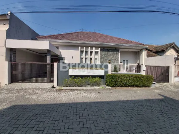 image RUIMAH BESAR + KOLAM RENANG SOBA (1)