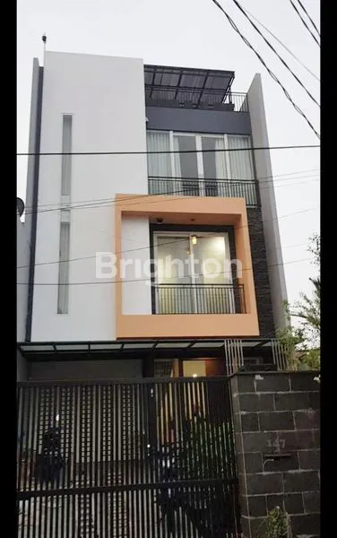 image RUMAH TAMANSARI 3½ LANTAI MINIMALIS MODERN SEMI FURNISHED, LOKASI STRATEGIS (1)