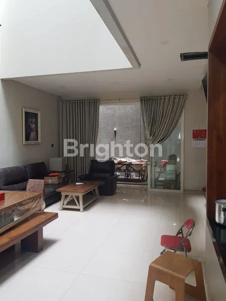 image RUMAH TAMANSARI 3½ LANTAI MINIMALIS MODERN SEMI FURNISHED, LOKASI STRATEGIS (2)
