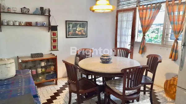 image RUMAH ASRI SANGAT NYAMAN DENGAN HALAMAN YANG LUAS SIAP HUNI (4)