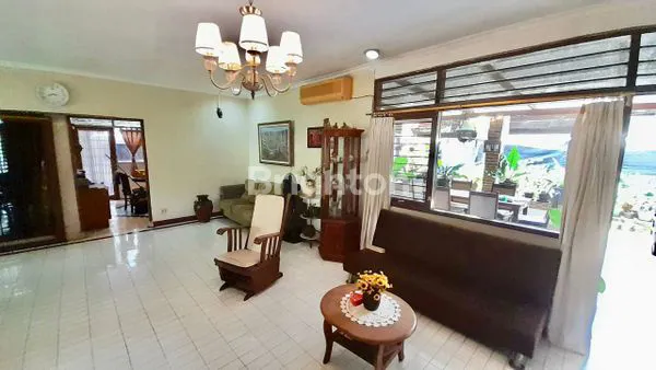 image RUMAH ASRI SANGAT NYAMAN DENGAN HALAMAN YANG LUAS SIAP HUNI (3)