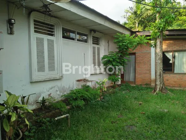 image RUMAH ASRI SANGAT NYAMAN DENGAN HALAMAN YANG LUAS SIAP HUNI (6)