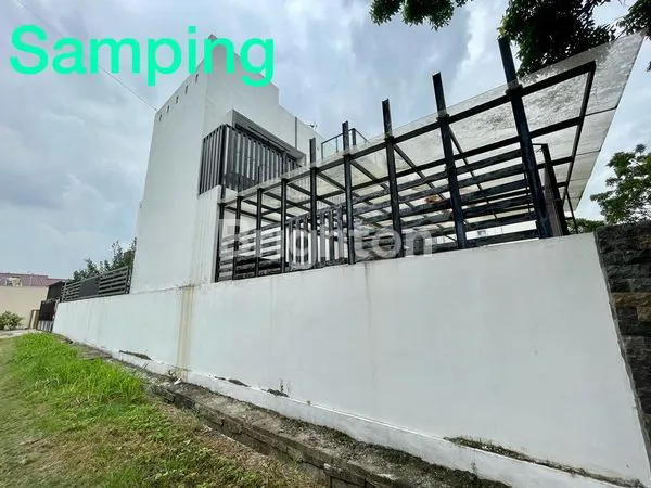 image RUMAH MEWAH JALAN CEMPAKA (2)