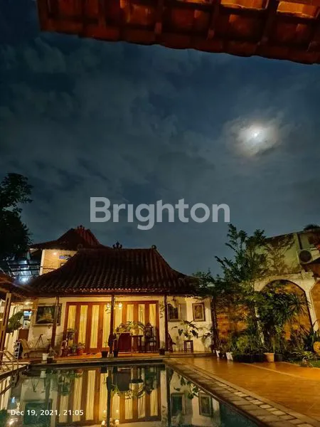 image RUMAH DENGAN KOLAM RENANG DI RIVERPARK BINTARO (8)