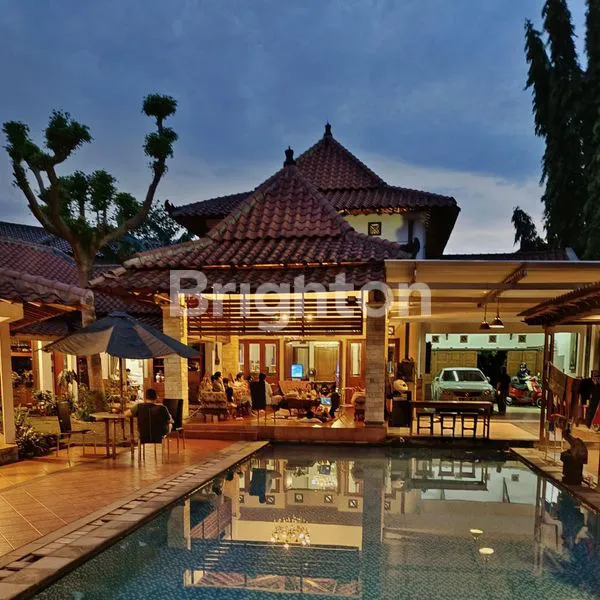 image RUMAH DENGAN KOLAM RENANG DI RIVERPARK BINTARO (1)
