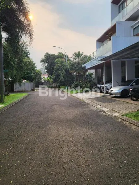 image RUMAH SIAP HUNI DI CLUSTER ANTHENA BSD TANGERANG SELATAN (5)