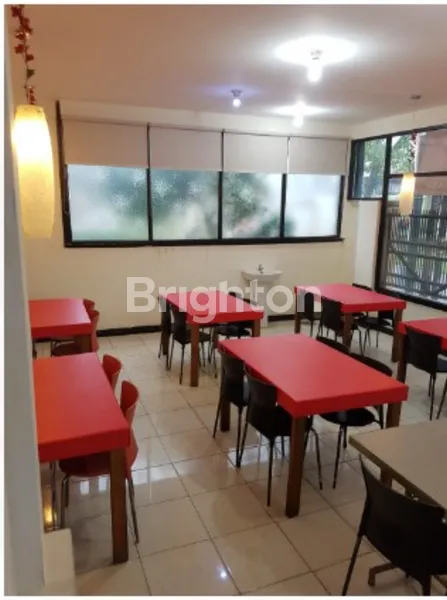 image RUMAH SEKALIGUS TEMPAT USAHA YANG APIK DAN SIAP TINGGAL DI PINGGIR JALAN CITRA 2 JAKARTA BARAT (2)