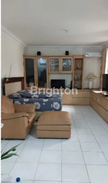 image RUMAH SEKALIGUS TEMPAT USAHA YANG APIK DAN SIAP TINGGAL DI PINGGIR JALAN CITRA 2 JAKARTA BARAT (3)