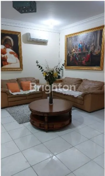 image RUMAH SEKALIGUS TEMPAT USAHA YANG APIK DAN SIAP TINGGAL DI PINGGIR JALAN CITRA 2 JAKARTA BARAT (4)