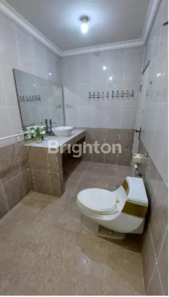 image RUMAH SEKALIGUS TEMPAT USAHA YANG APIK DAN SIAP TINGGAL DI PINGGIR JALAN CITRA 2 JAKARTA BARAT (5)