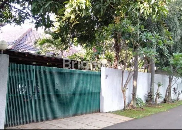 image DIJUAL RUMAH ONE GATE SYSTEM, ADA SWIMMING POOL DI DAERAH KEMANG, CILANDAK TIMUR, JAKARTA SELATAN. (3)
