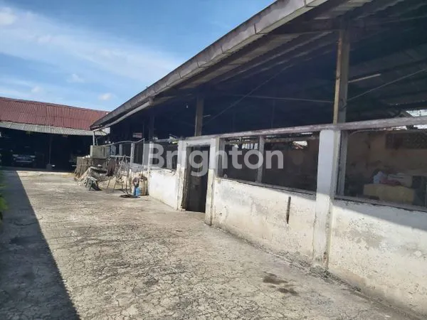 image JUAL RUMAH DAN PABRIK  DI JALAN RAYA GUNUNGSARI (3)