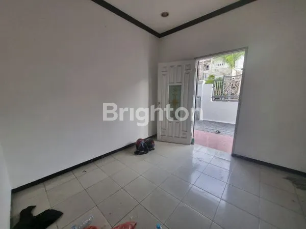 image RUMAH SECOND TERAWAT DI SURABAYA TIMUR (4)