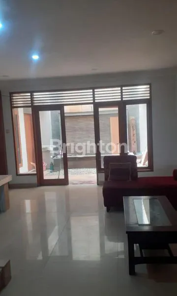 image KEBAYORAN BARU LUAS 250 M² TINGKAT 2 LANTAI (1)