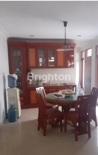 image KEBAYORAN BARU LUAS 250 M² TINGKAT 2 LANTAI (6)