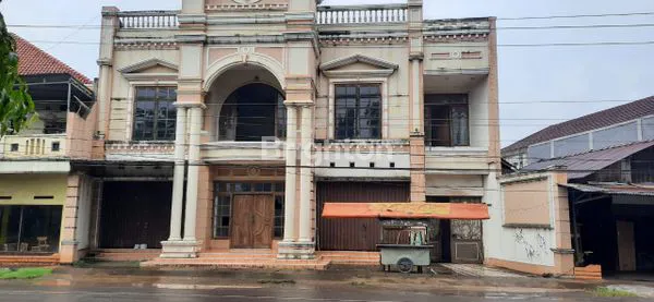 RUKO SEKALIGUS GUDANG DI JALAN UTAMA NGABUL TAHUNAN JEPARA