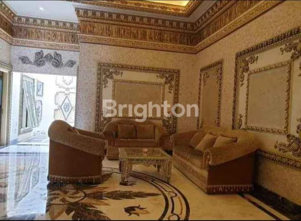 image RUMAH KLASIK FURNISHED DI  ARAYA MALANG (3)