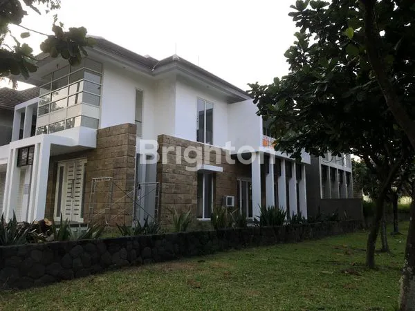 image RUMAH 2 LANTAI SIAP HUNI DIAMOND HILL CITRALAND LINGKUNGAN ASRI, NYAMAN, AMAN (5)