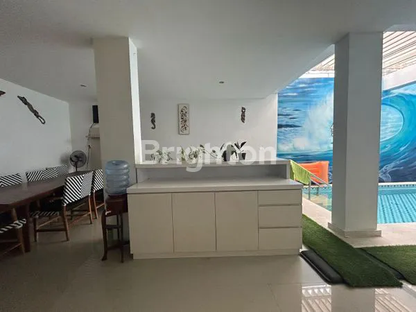 image RUMAH SEMI VILLA 3 LANTAI BERLOKASI DI JIMBARAN BALI (21)