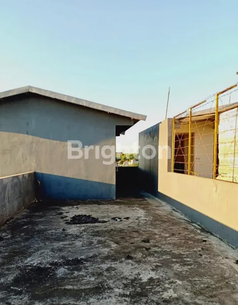 image RUKO 2 JEJER 3 LANTAI SIAP PAKAI LIDAH KULON MENGANTI COCOK UNTUK USAHA (7)