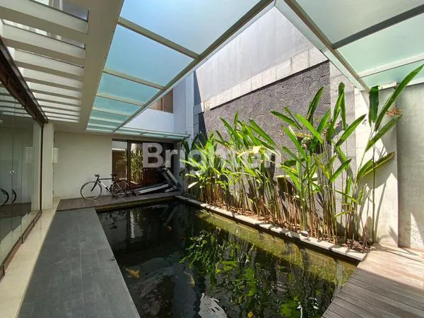 image RUMAH LUX DALAM KOMPLEK SINGGASANA PRADANA BANDUNG (7)