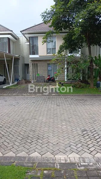 image DISEWAKAN RUMAH SIAP HUNI 2 LANTAI FURNISH CITRALAND CLUSTER GRENHIIL (1)