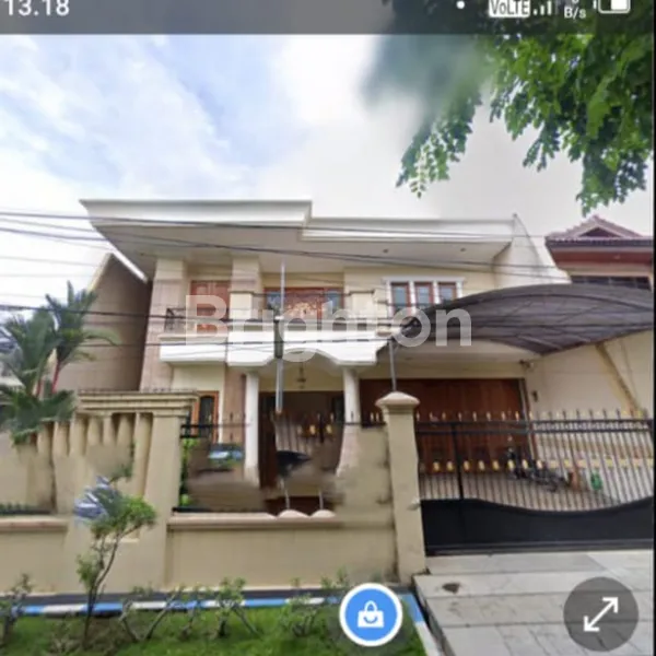 image RUMAH MEWAH 2 LANTAI SIAP HUNI ONE GATE MANYAR (1)