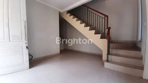 image RUMAH DI PERUMAHAN GADING SERPONG CLUSTER MONTANA 3 LANTAI SIAP HUNI (3)