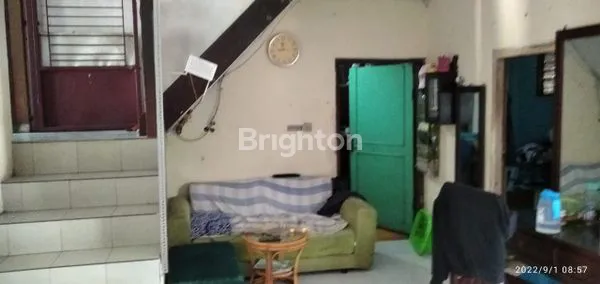 image RUMAH DI POROS JALAN PROVINSI MALANG - SURABAYA (3)