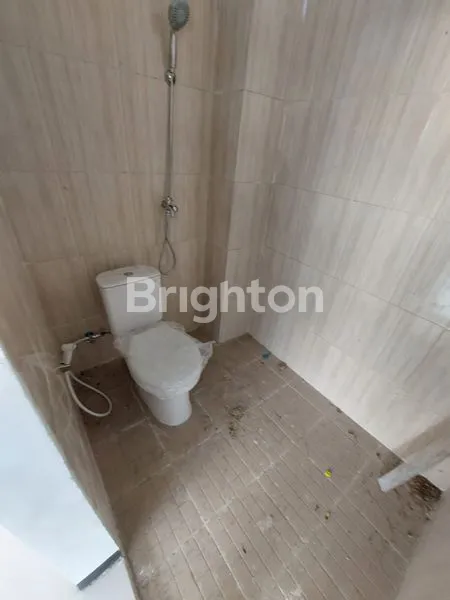 image RUKO 3 LANTAI SIAP PAKAI NOL JALAN RAYA TRAFIK SANGAT RAMAI (3)