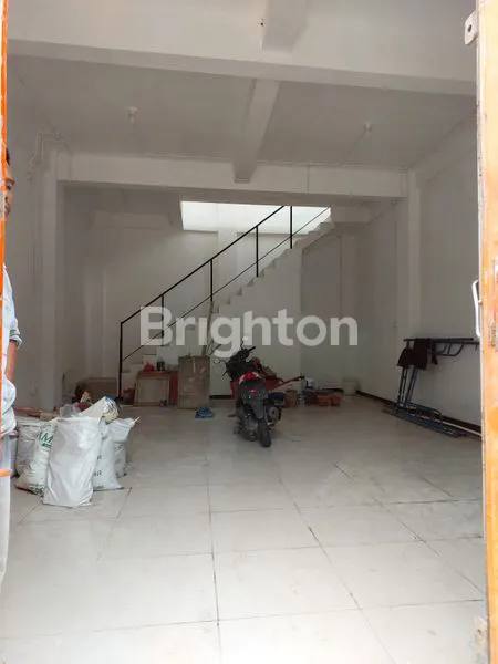 image RUKO 3 LANTAI SIAP PAKAI NOL JALAN RAYA TRAFIK SANGAT RAMAI (5)