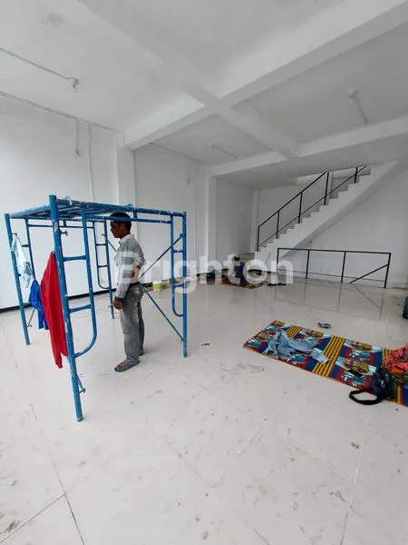 image RUKO 3 LANTAI SIAP PAKAI NOL JALAN RAYA TRAFIK SANGAT RAMAI (7)