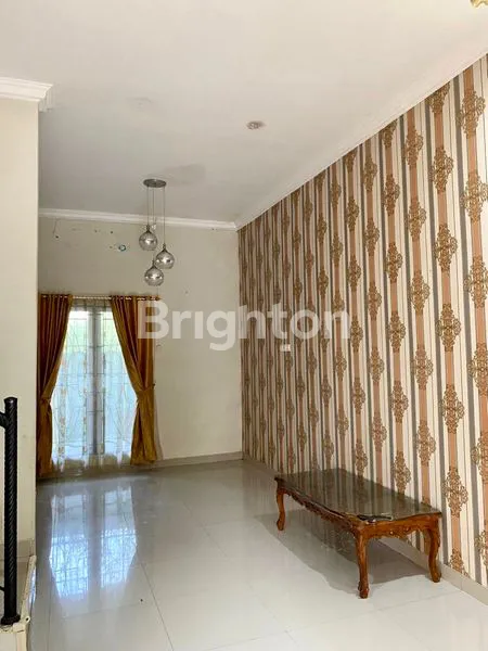 image RUMAH TOWNHOUSE CANTIK DI DALAM KOMPLEK PERUMAHAN MEWAH DI OPI JAKABARING (3)