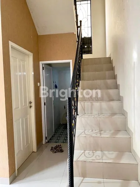 image RUMAH TOWNHOUSE CANTIK DI DALAM KOMPLEK PERUMAHAN MEWAH DI OPI JAKABARING (4)
