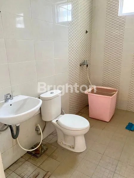 image RUMAH TOWNHOUSE CANTIK DI DALAM KOMPLEK PERUMAHAN MEWAH DI OPI JAKABARING (7)