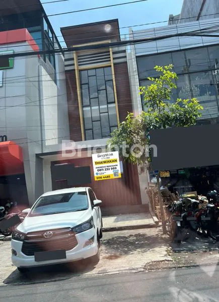 image RUKO SIAP HUNI SANGAT COCOK UNTUK PERKANTORAN, USAHA TOKO RETAIL/GROSIR, CAFE, LOKASI STRATEGIS PADAT PENDUDUK, DEKAT DENGAN PUSAT PERBELANJAAN, BANK, RUMAH SAKIT, PUSAT KULINER (1)