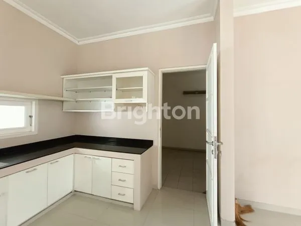 image RUMAH MEWAH DI KAWASAN HOTEL BINTANG 5 SOLO (6)