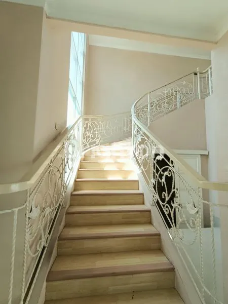 image RUMAH MEWAH DI KAWASAN HOTEL BINTANG 5 SOLO (1)