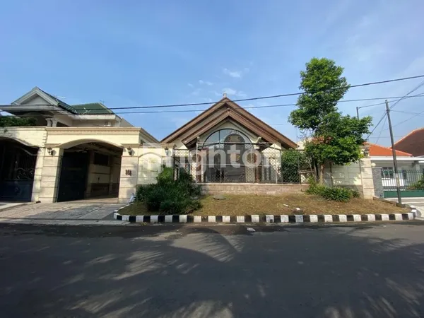 image RUMAH SIAP HUNI DI JALAN DR SUTOMO KLOJEN (1)