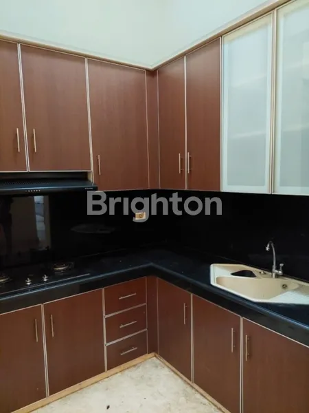 image RUMAH SIAP HUNI DI JALAN DR SUTOMO KLOJEN (8)