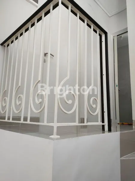 image RUMAH 2 LANTAI DENGAN KONSEP MODERN DI MANSION NINE SURABAYA BARAT (4)
