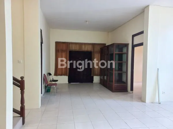 image RUMAH DUA LANTAI BANYAK KAMAR TIDUR (6)