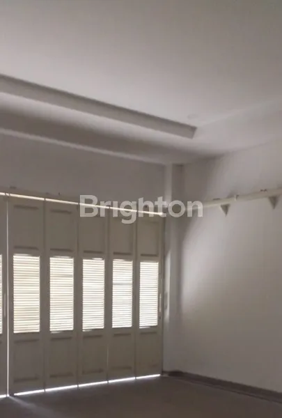 image MINIMALIS MEWAH DUA LANTAI DI DHARMAHUSADA INDAH, SURABAYA TIMUR (2)